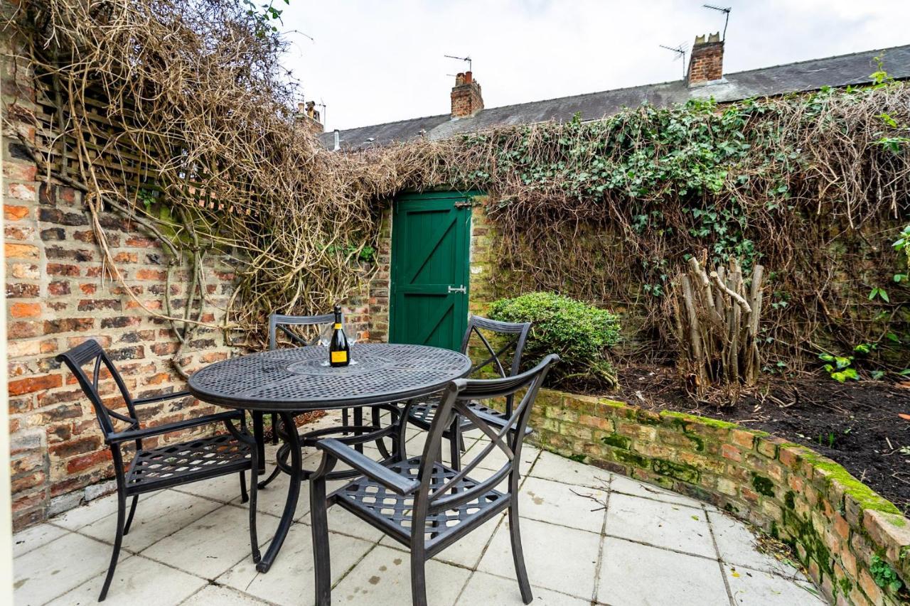 7 St John'S Crescent Villa York Exterior photo